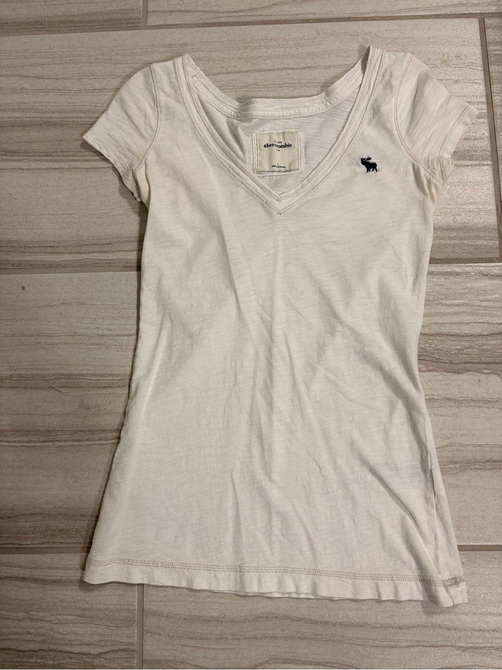 Abercrombie & Fitch Cream V-Neck Logo Tee